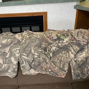 2 camo cargo shorts